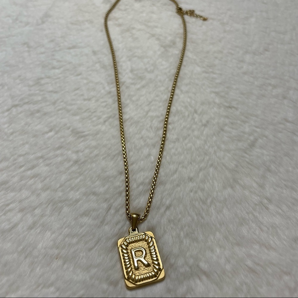 L, R Initial Necklace_Square Shape - Picture 4 of 7